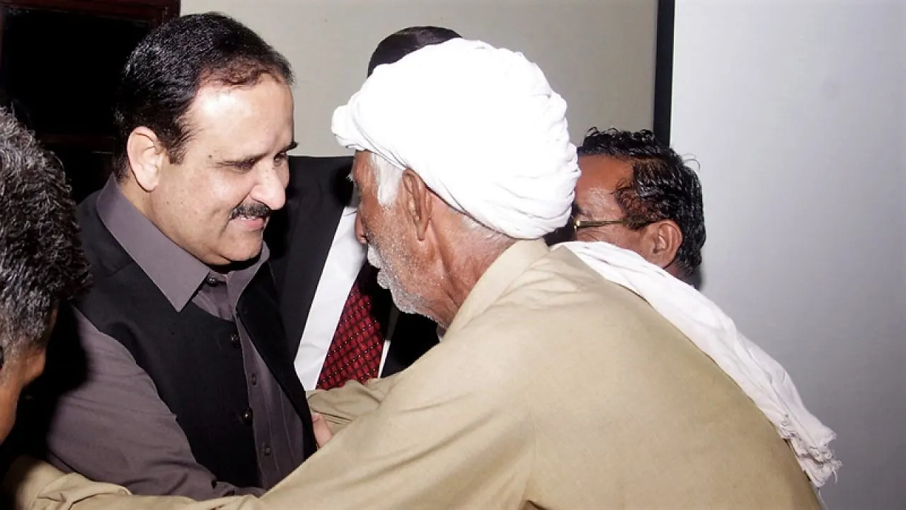Buzdar orders to resolve people's issues during visit to Multan 