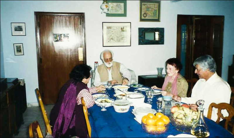 Lady Viqarunisa Noon and Akbar Bughti doinng dinner