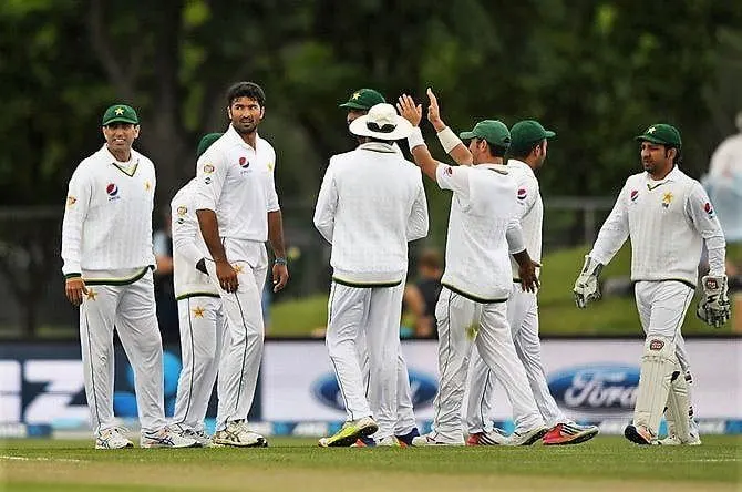 New Zealand take control of 1st Test against Pakistan