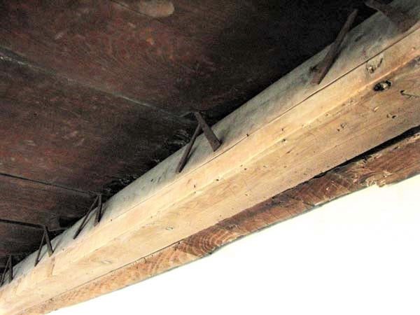 Nightingale floors use nails to make a chirping sound