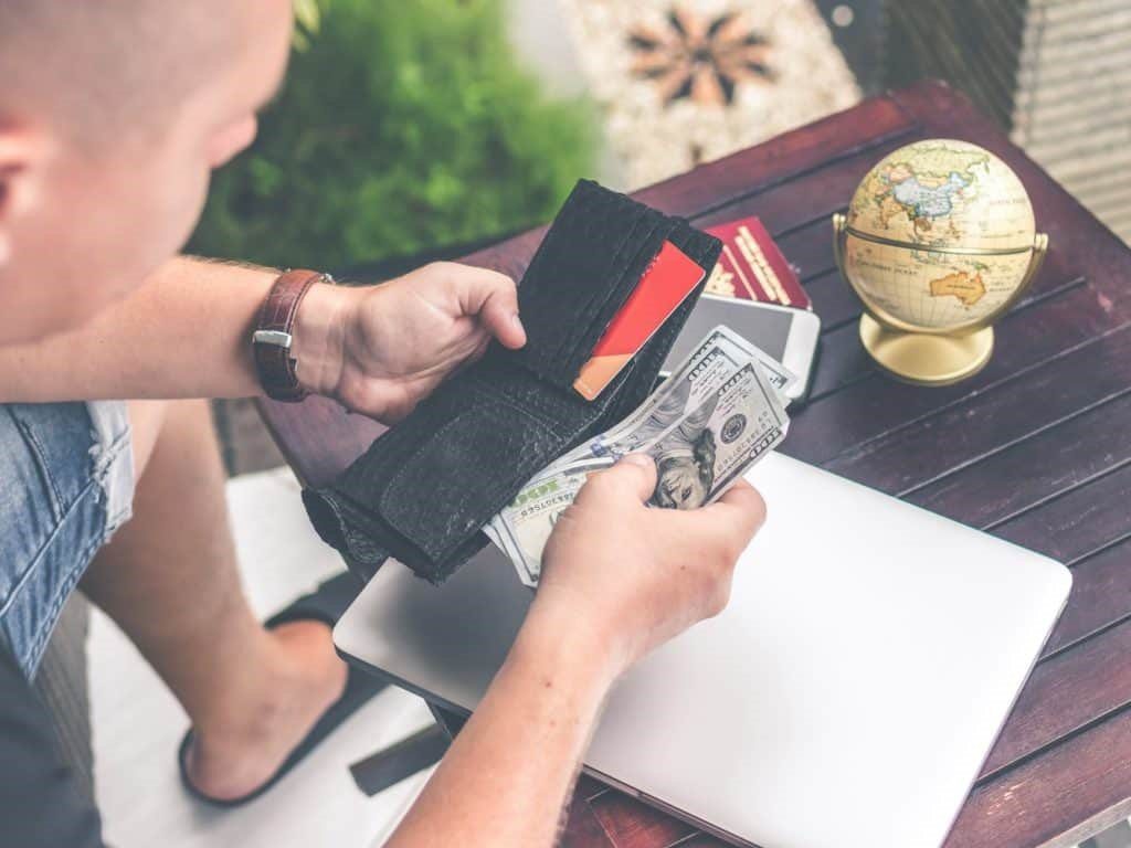 How do credit cards work for beginners?