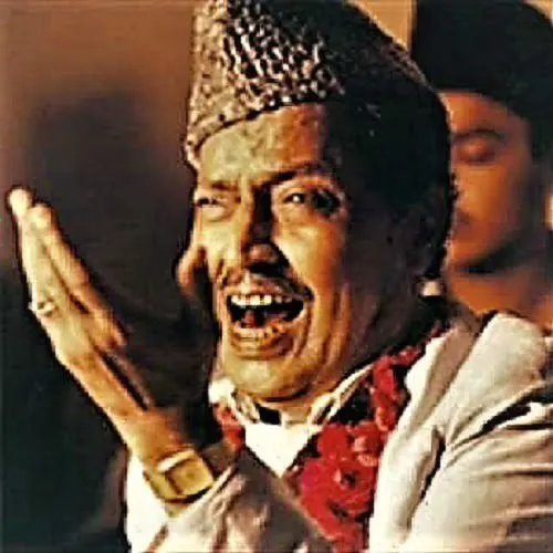 Qawwal Bahaud-din Khan performing a Qawwali of Ganj e Shakar
