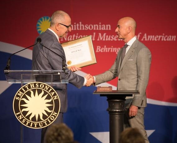 smithsonian institution getting certificate from speaker