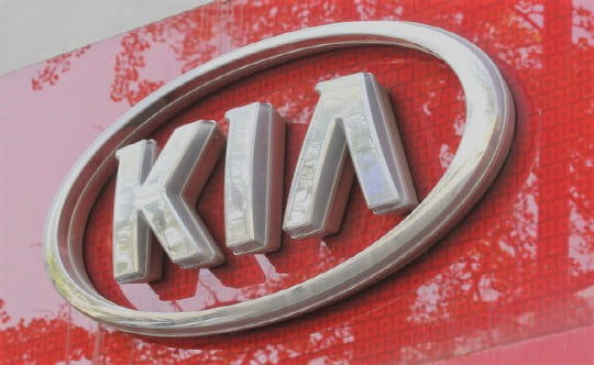 Carmakers intensify competition in plug-in hybrid car sector
