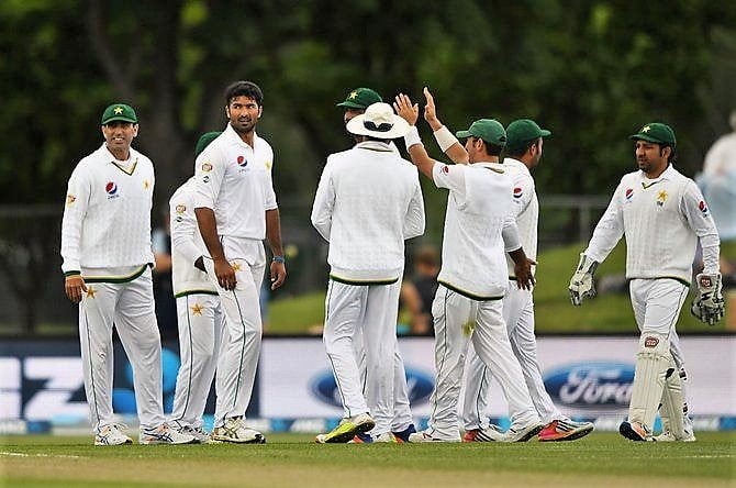 New Zealand take control of 1st Test against Pakistan